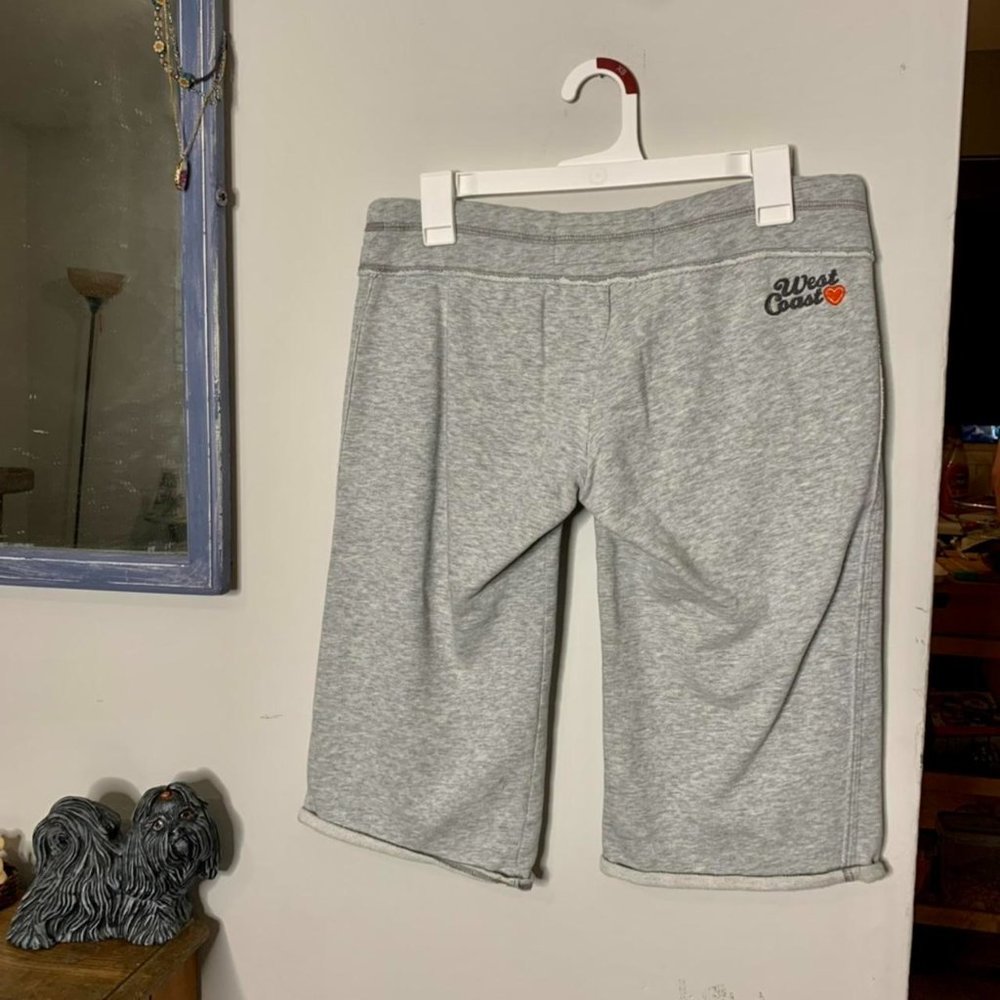 Size S,  2000s vintage light grey cotton Bermuda sweat-shorts from Hollister Co. - Picture 2 of 4